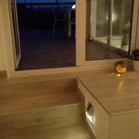 Lela Apartman *