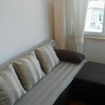 Lela Apartman *